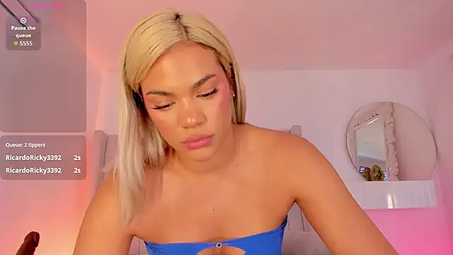 Snapshot of Shelynna_azzul chatting on April 21, 2026, 1:42 am Shelynna azzul online show from April 21, 2026, 1:42 am