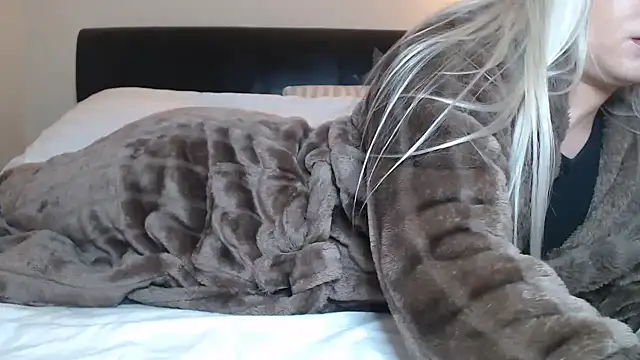 EnglishRosa online show from March 10, 2026, 4:23 pm