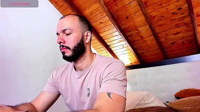 Tom Bailey online show from October 28, 2025, 12:41 pm