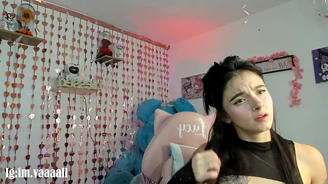 lucyy tay online show from November 27, 2025, 10:56 pm