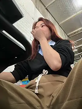 Snapshot of Emily_9xx chatting on December 23, 2024, 7:28 am Emily 9xx online show from December 23, 2024, 7:28 am