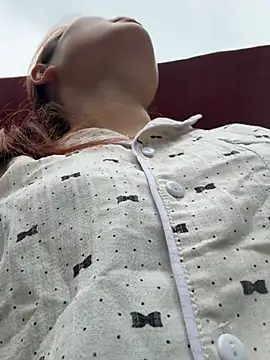 Snapshot of Emily_9xx chatting on February 23, 2025, 2:51 am Emily 9xx online show from February 23, 2025, 2:51 am