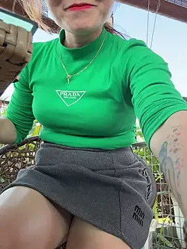 Snapshot of Emily_9xx chatting on March 1, 2025, 8:45 am Emily 9xx online show from March 1, 2025, 8:45 am