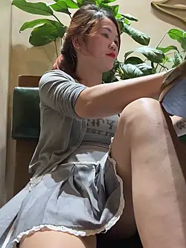 Snapshot of Emily_9xx chatting on March 21, 2025, 11:12 am Emily 9xx online show from March 21, 2025, 11:12 am