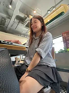 Snapshot of Emily_9xx chatting on November 23, 2025, 4:56 am Emily 9xx online show from November 23, 2025, 4:56 am