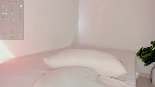 AllisonRoberts  online show from November 10, 2025, 11:20 am