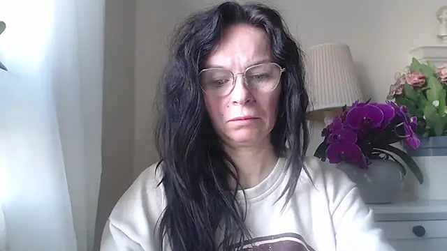 HelenLuxx online show from October 29, 2025, 7:10 am