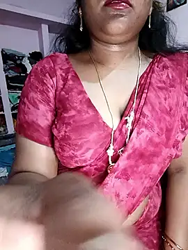 Snapshot of louise92 chatting on May 17, 2026, 7:50 am louise92 online show from May 17, 2026, 7:50 am