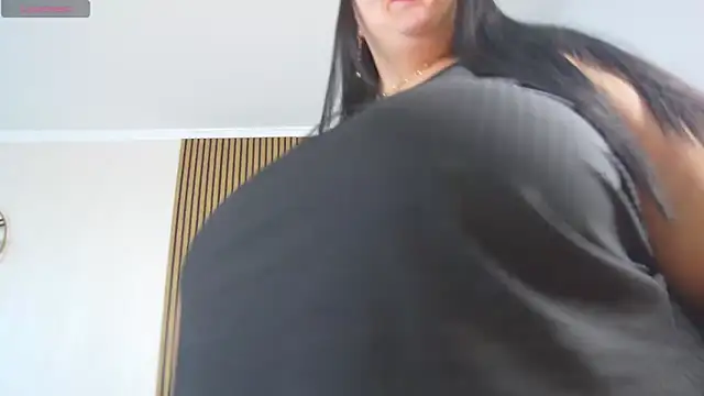 SofiaHanson online show from November 2, 2025, 12:07 pm