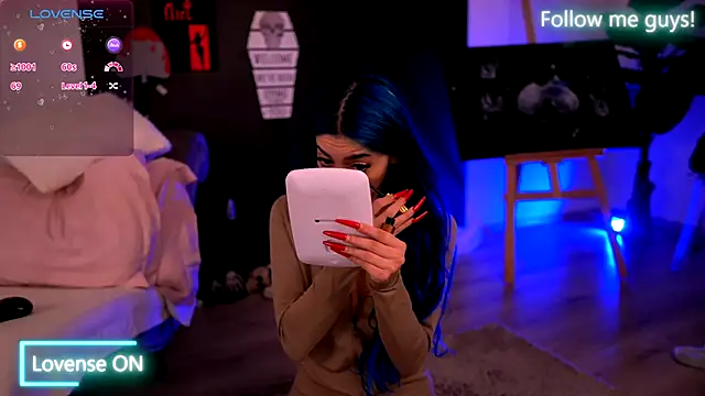 AriaVoss online show from October 29, 2025, 10:33 pm