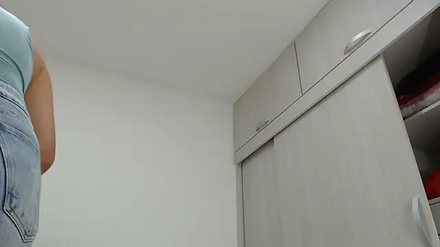 Amelia Debora Antonella online show from November 19, 2025, 1:11 pm