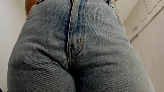 Amelia Debora Antonella online show from March 5, 2026, 1:51 pm