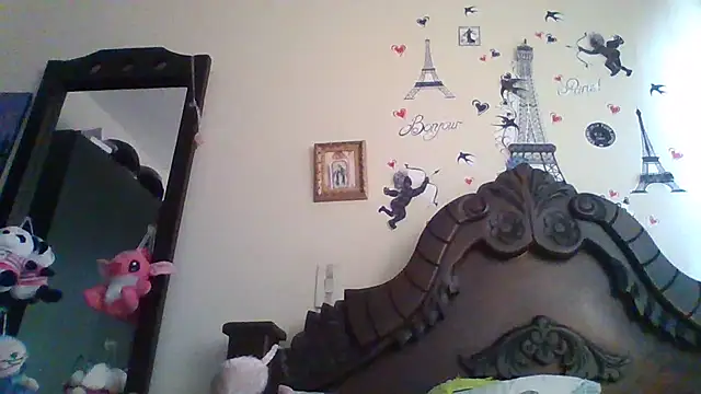 trianabell online show from February 21, 2025, 9:54 pm