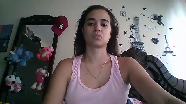 trianabell online show from November 4, 2025, 4:50 pm