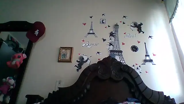 trianabell online show from November 8, 2025, 4:18 pm