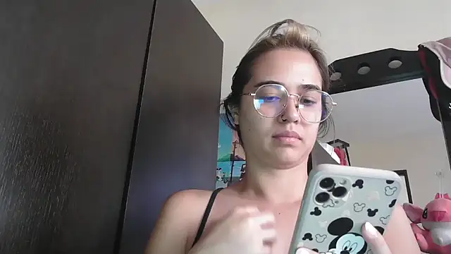 trianabell online show from March 28, 2026, 3:00 pm