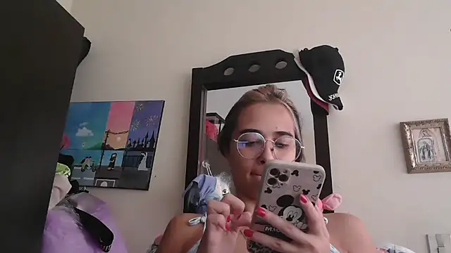 trianabell online show from April 2, 2026, 4:15 pm