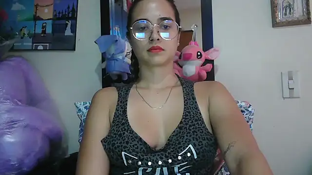 trianabell online show from April 15, 2026, 7:58 pm