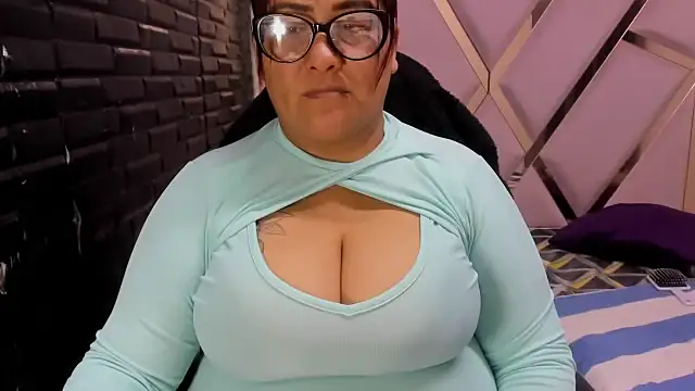 DaianaLutz online show from November 28, 2025, 3:58 pm