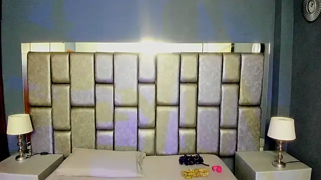 Snapshot of Foxy_Assh_ chatting on February 13, 2026, 5:14 am Foxy Assh online show from February 13, 2026, 5:14 am