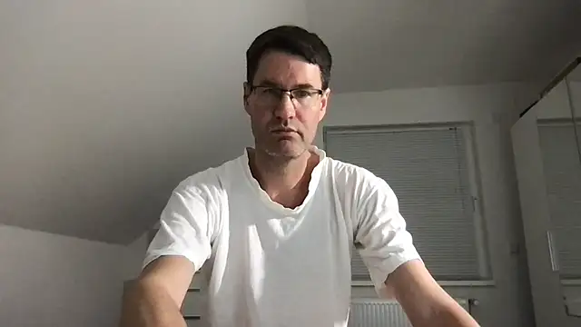 zxzx cam1 online show from December 31, 2024, 8:34 pm