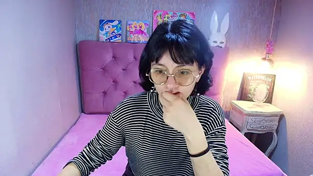Snapshot of charlottemoonxz chatting on April 21, 2026, 6:34 pm charlottemoonxz online show from April 21, 2026, 6:34 pm