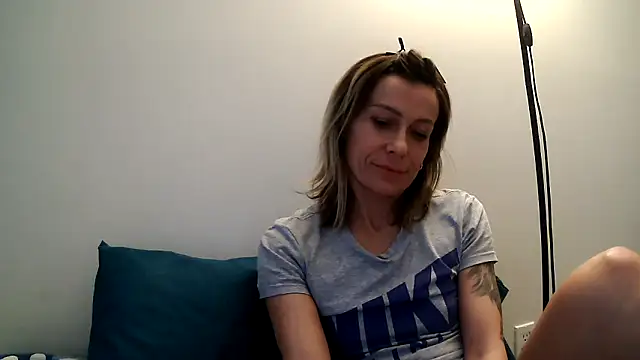 Snapshot of anechka1 chatting on May 13, 2026, 11:33 pm anechka1 online show from May 13, 2026, 11:33 pm