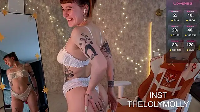 Snapshot of LolyMolli chatting on November 2, 2025, 11:01 am LolyMolli online show from November 2, 2025, 11:01 am