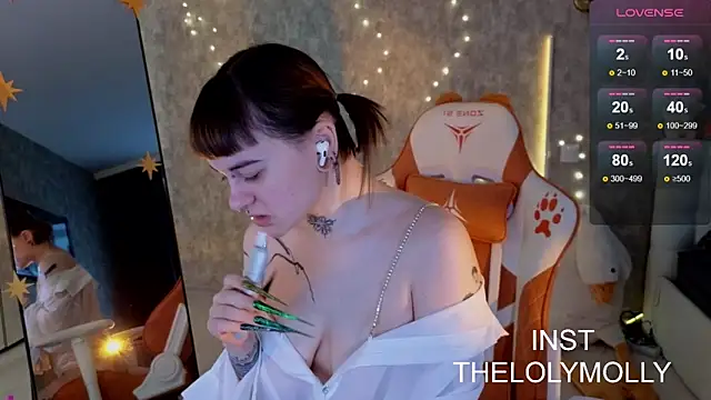 Snapshot of LolyMolli chatting on November 23, 2025, 10:04 am LolyMolli online show from November 23, 2025, 10:04 am