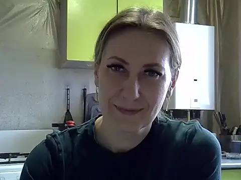 Snapshot of AshleyXHoney chatting on February 24, 2026, 6:33 am AshleyXHoney online show from February 24, 2026, 6:33 am