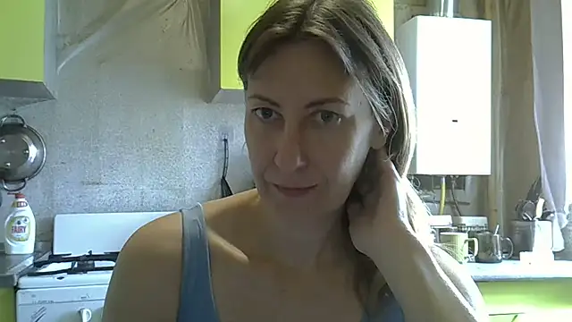 Snapshot of AshleyXHoney chatting on June 26, 2026, 8:19 am AshleyXHoney online show from June 26, 2026, 8:19 am