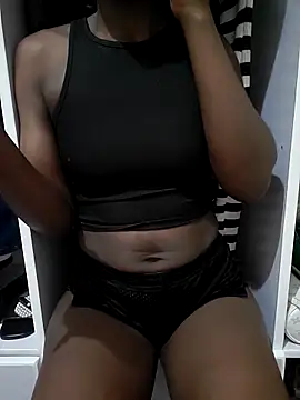 julietunderwoood online show from November 6, 2025, 4:41 pm