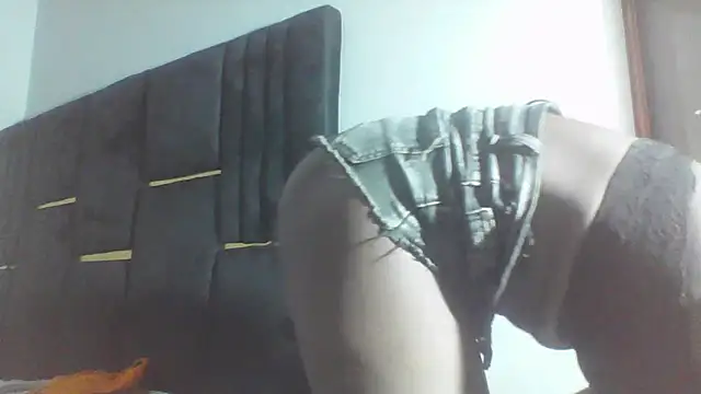 julietunderwoood online show from March 24, 2026, 5:18 pm