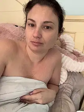 Snapshot of MilfyMrsRobinson chatting on February 25, 2025, 4:00 pm MilfyMrsRobinson online show from February 25, 2025, 4:00 pm