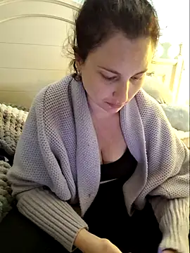 Snapshot of MilfyMrsRobinson chatting on March 4, 2025, 12:50 am MilfyMrsRobinson online show from March 4, 2025, 12:50 am