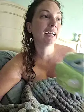 Snapshot of MilfyMrsRobinson chatting on March 22, 2025, 12:46 pm MilfyMrsRobinson online show from March 22, 2025, 12:46 pm