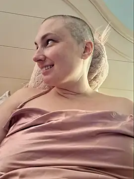 Snapshot of MilfyMrsRobinson chatting on May 3, 2026, 12:16 am MilfyMrsRobinson online show from May 3, 2026, 12:16 am