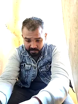 Snapshot of ListedLoin chatting on January 13, 2025, 8:26 am ListedLoin online show from January 13, 2025, 8:26 am