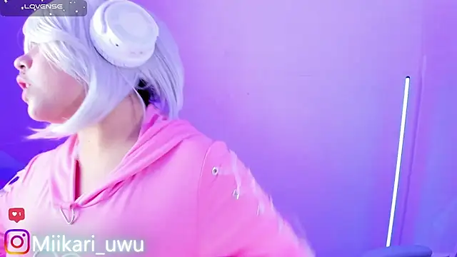 Ahri Elderwood online show from April 14, 2026, 4:07 am