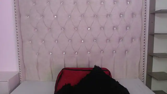 Snapshot of Abril_Squirt chatting on December 18, 2025, 12:17 am Abril Squirt online show from December 18, 2025, 12:17 am