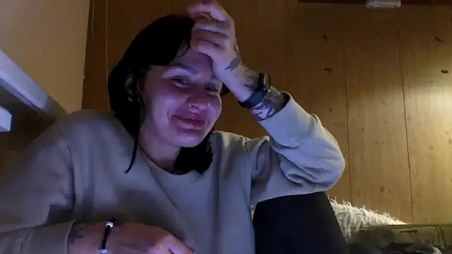 Tracey Izzy online show from November 26, 2025, 10:44 pm