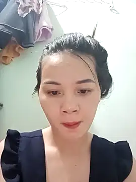 Ngoc-Trinh online show from October 22, 2025, 9:47 pm