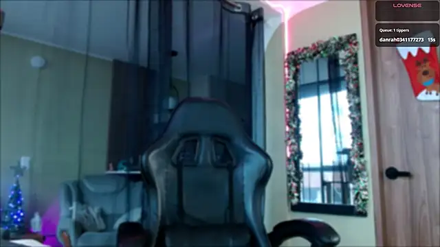 Snapshot of tevenwhiite chatting on December 13, 2025, 7:53 pm tevenwhiite online show from December 13, 2025, 7:53 pm