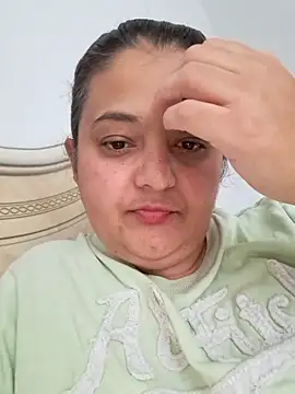 sarahhh1987 online show from October 18, 2025, 6:37 am