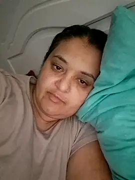 sarahhh1987 online show from November 1, 2025, 4:31 pm