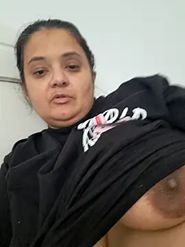 sarahhh1987 online show from November 3, 2025, 9:32 am