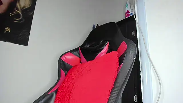 Snapshot of guy_master chatting on December 7, 2024, 2:35 pm guy master online show from December 7, 2024, 2:35 pm