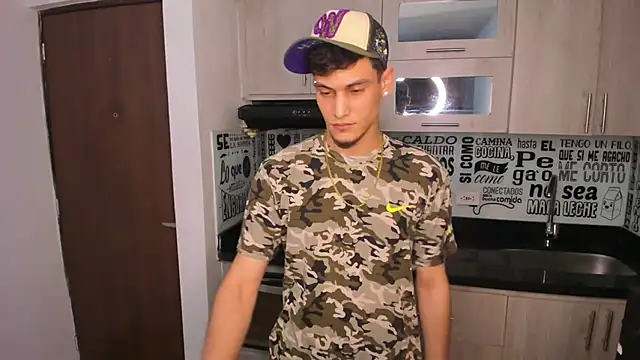 Snapshot of guy_master chatting on December 24, 2024, 1:49 am guy master online show from December 24, 2024, 1:49 am