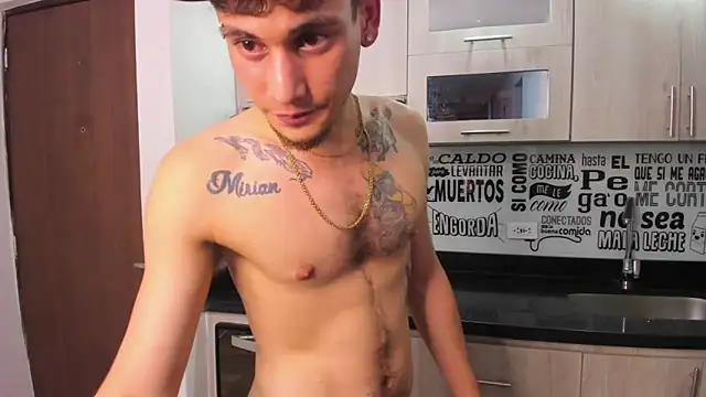 Snapshot of guy_master chatting on December 24, 2024, 8:22 am guy master online show from December 24, 2024, 8:22 am