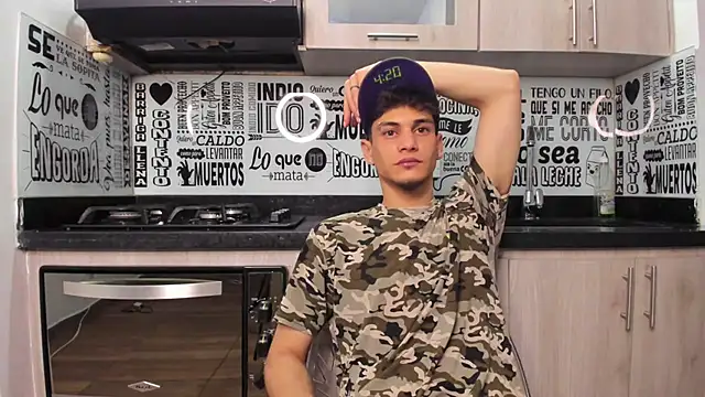 Snapshot of guy_master chatting on December 24, 2024, 11:28 am guy master online show from December 24, 2024, 11:28 am